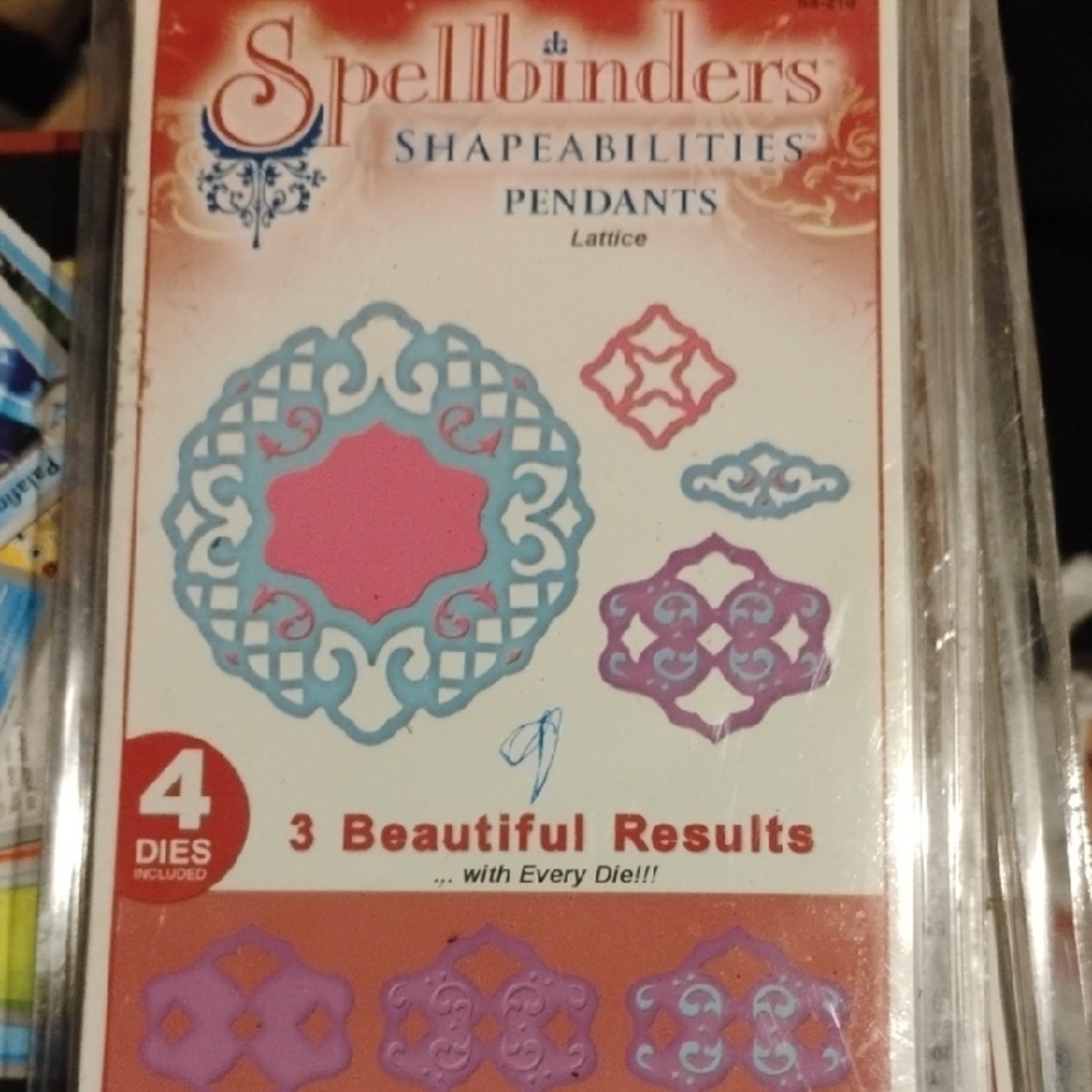 Spellbinders Shapeabilities Pendants - Lattice